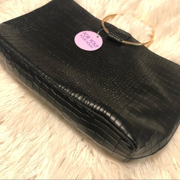 $10 NWT Black Handbag Gold Hoop - Picture 2 of 5